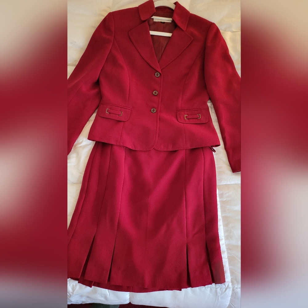 Tahari skirtsuit petite red size 6 - Picture 2 of 14